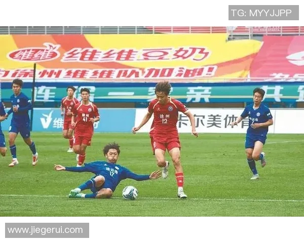 与足球明星亲密合影捕捉瞬间的荣耀与激情分享你的足球梦想与偶像的美好回忆 与足球明星亲密合影捕捉瞬间的荣耀与激情分享你的足球梦想与偶像的美好回忆