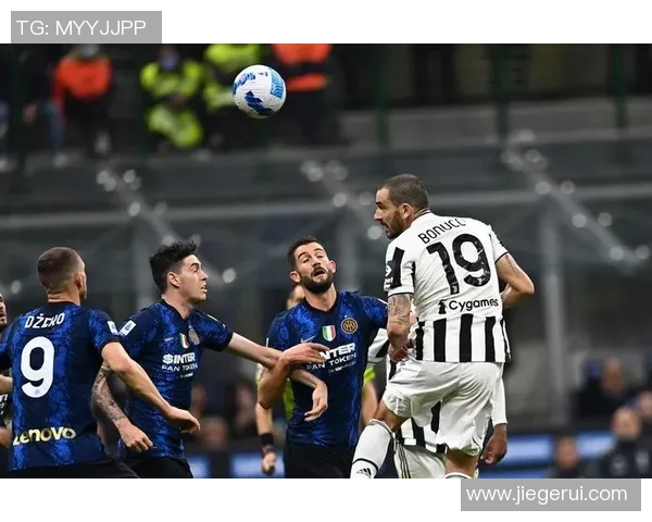 尤文图斯与曼联队标对比分析揭示两队文化与历史的深厚底蕴